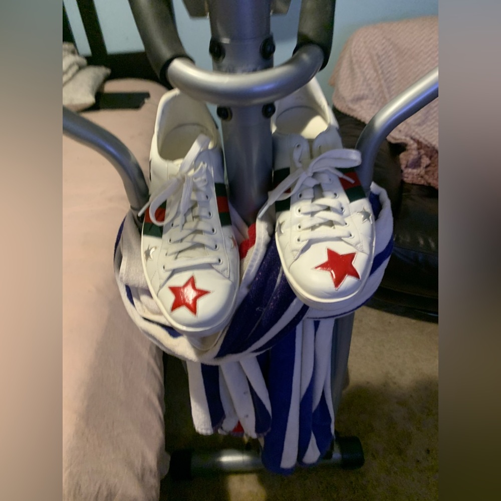 Hi I whits with the American stars colors size 11